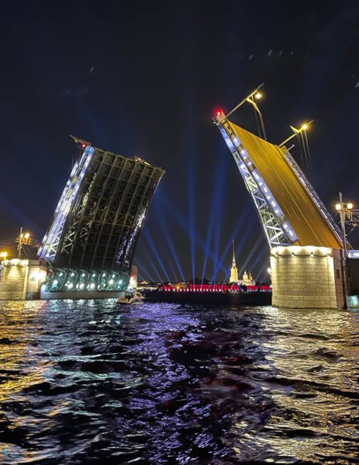 Ночная прогулка разводным мостам Ночная прогулка разводным мостам