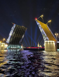 Ночная прогулка разводным  мостам  